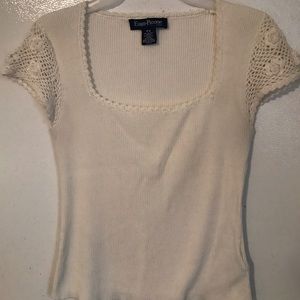 Stunning white y2k top! Size small ✨